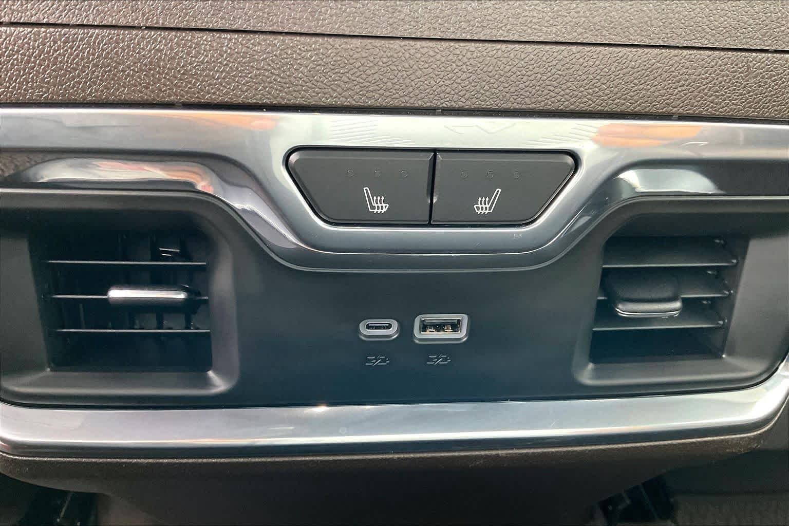 Used 2024 White Frost Tricoat GMC Denali image 32