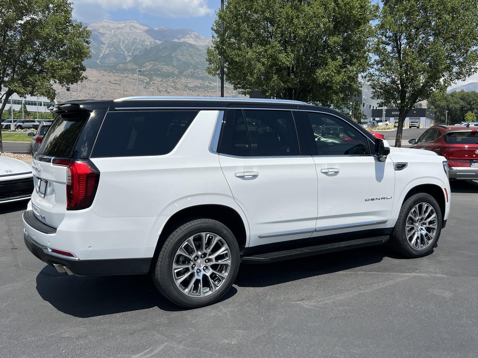 2025 GMC Yukon Denali - Photo 15