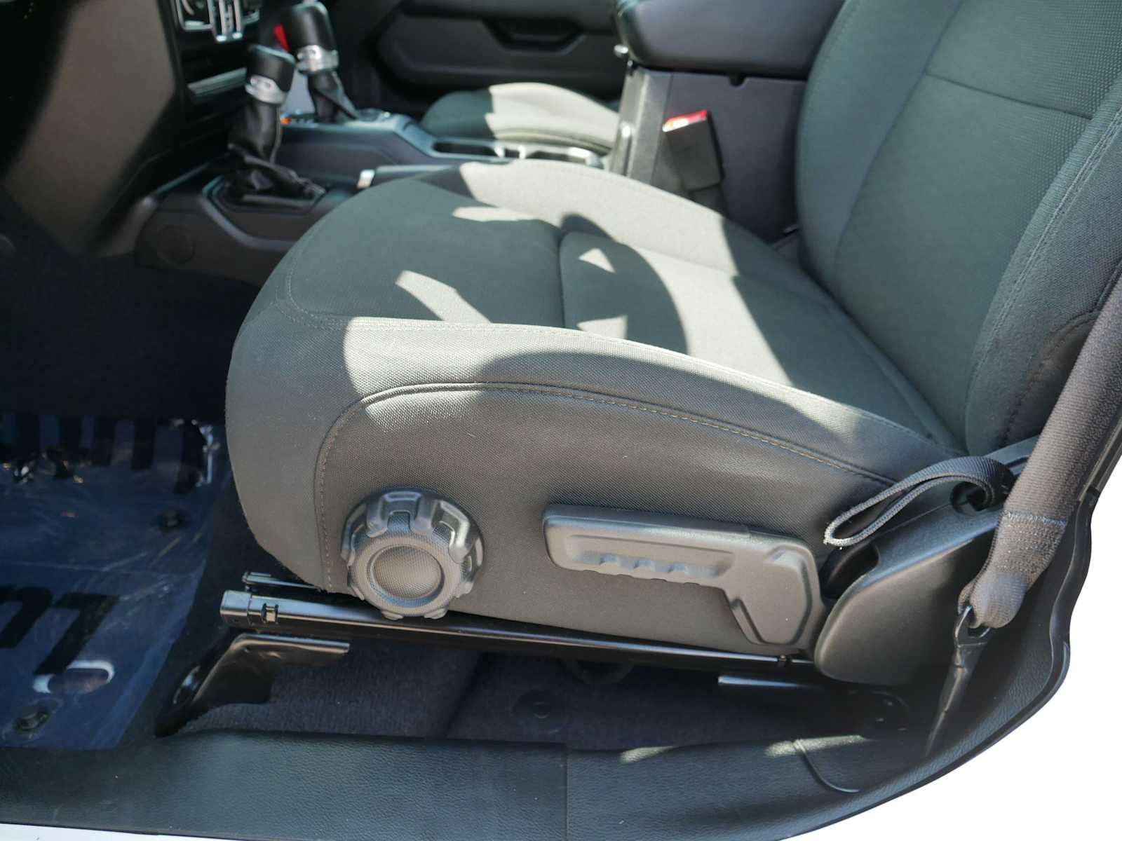 Used 2018 Bright White Jeep Sahara image 20