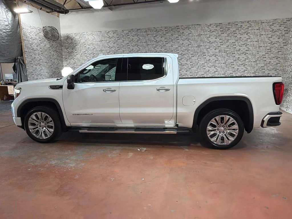 Used 2020 White Frost Tricoat GMC Denali image 4