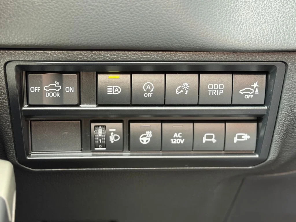 Used 2023  Toyota Limited image 27