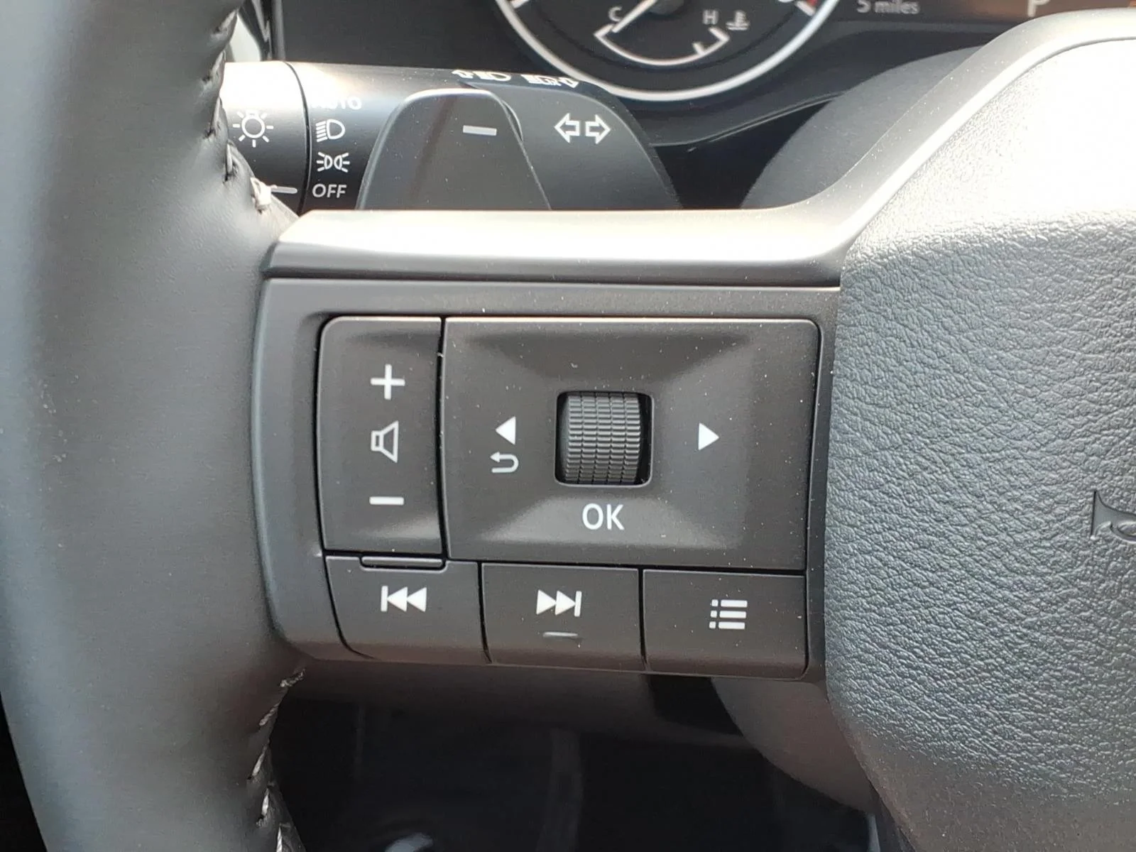 2026 Nissan Pathfinder SV White at Robbins Nissan