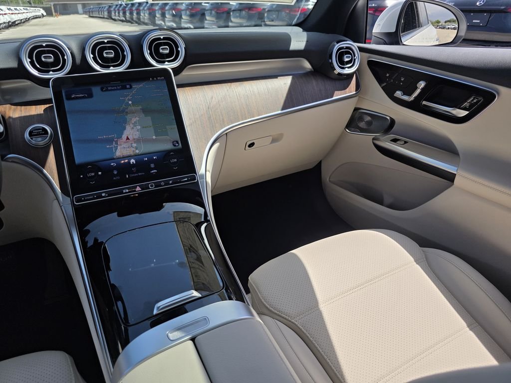New 2026 Polar White Mercedes-Benz GLC 300 image 12