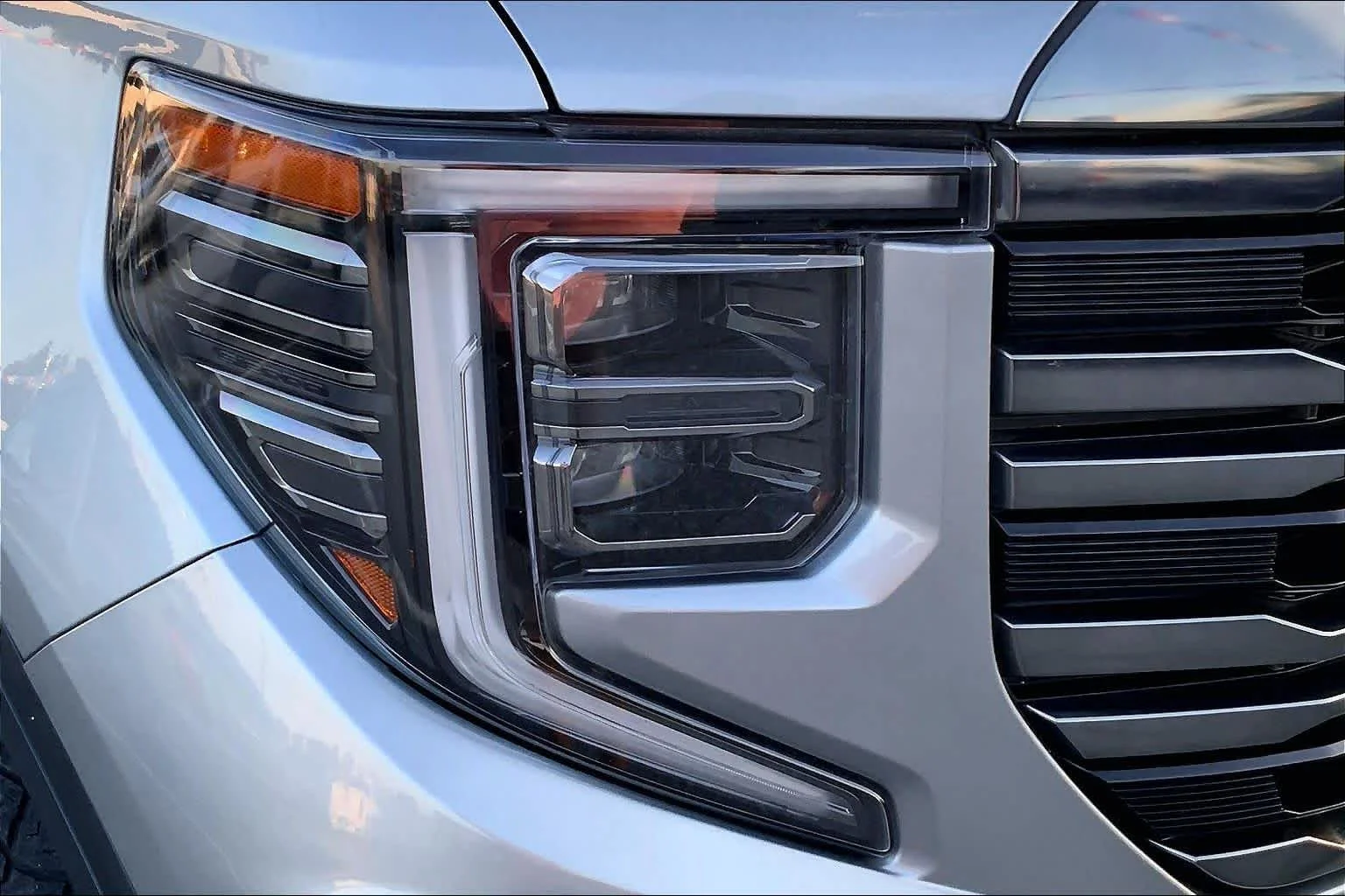 Used 2023 Sterling Metallic GMC AT4 image 26