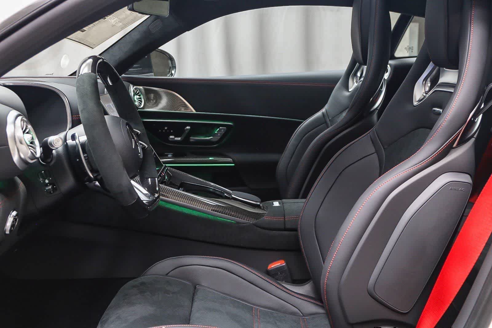 New 2025 MANUFAKTUR paint MANUFAKTUR opalite white magno Mercedes-Benz AMG® GT 63 Coupe image 15