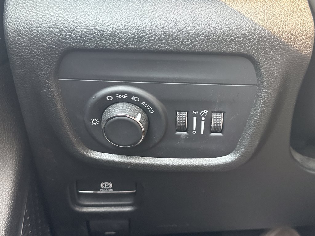 Used 2024 Black Jeep Altitude image 45