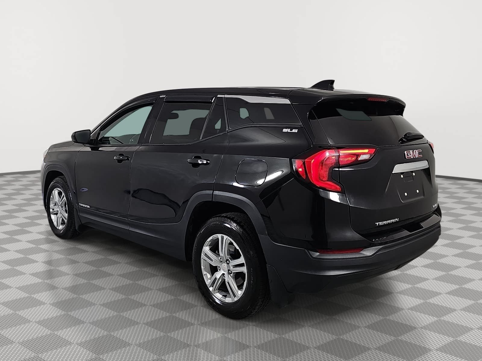 Used 2020 Black GMC SLE image 6