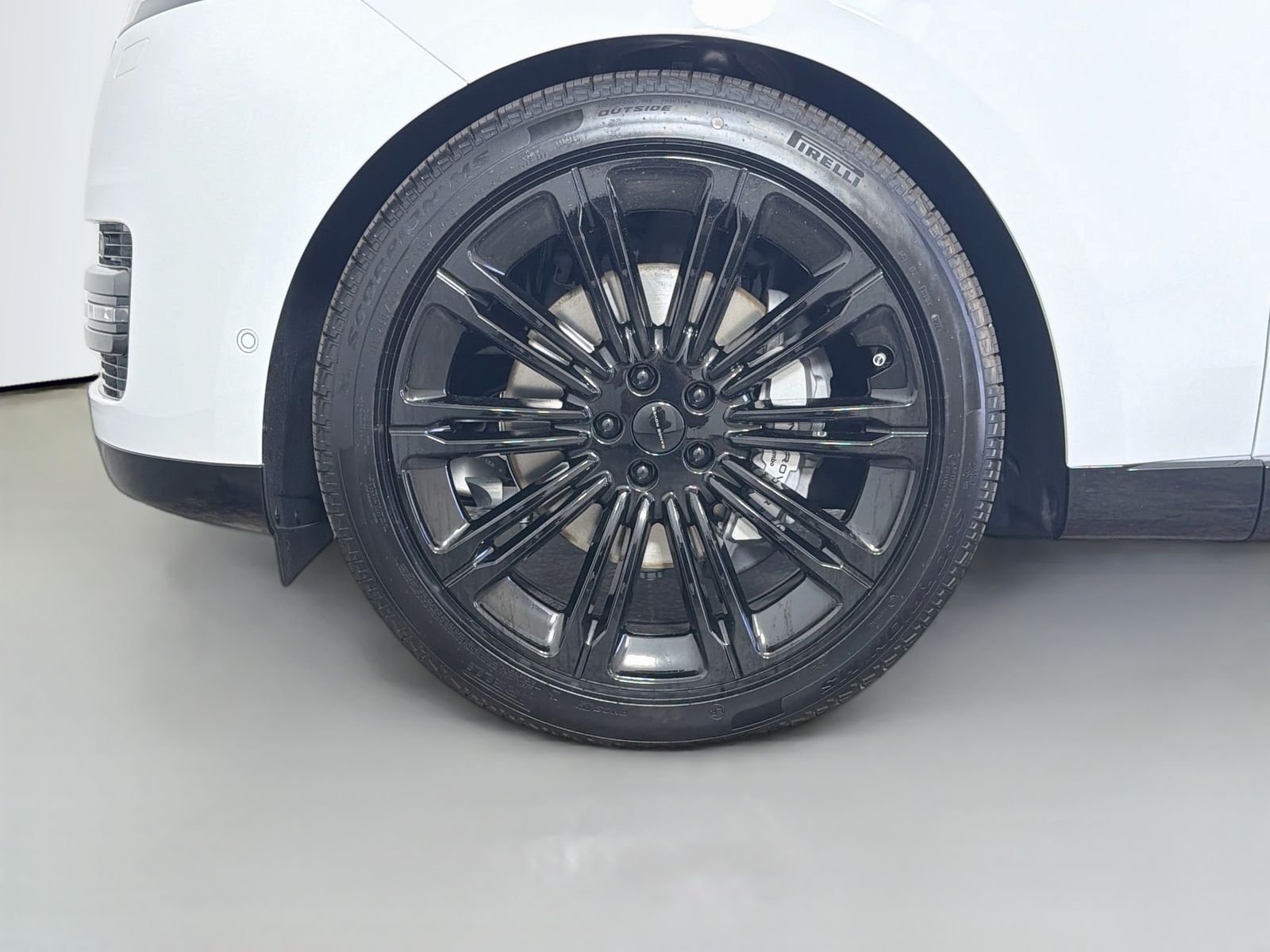 New 2026 Fuji White Land Rover SE image 35