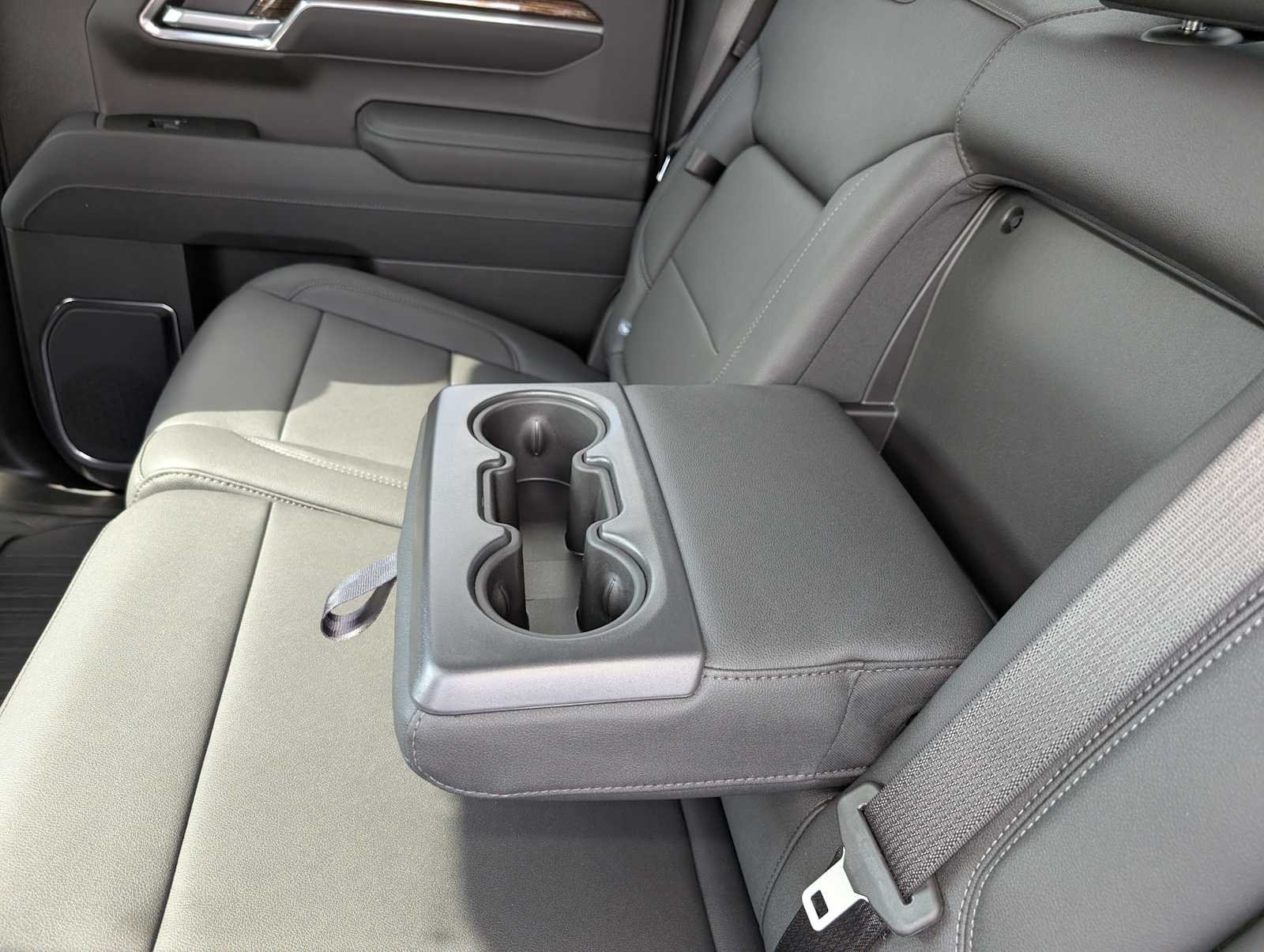 New 2026 Sterling Metallic GMC Elevation image 18