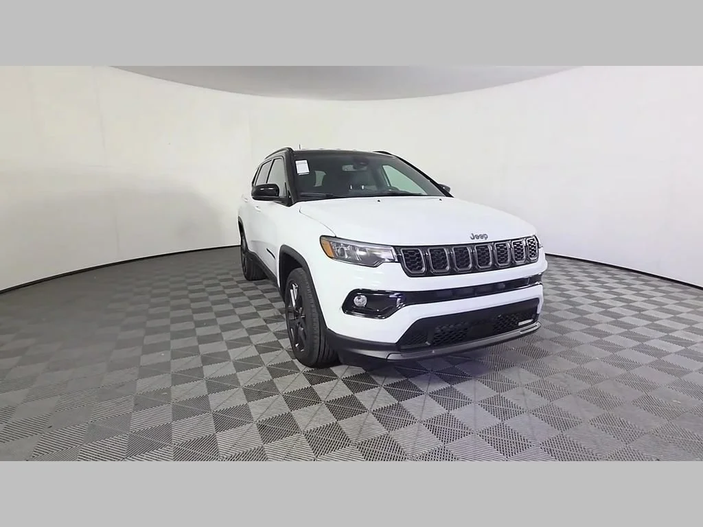 New 2026 Bright White Clear-Coat Exterior Paint Jeep Limited Altitude image 38