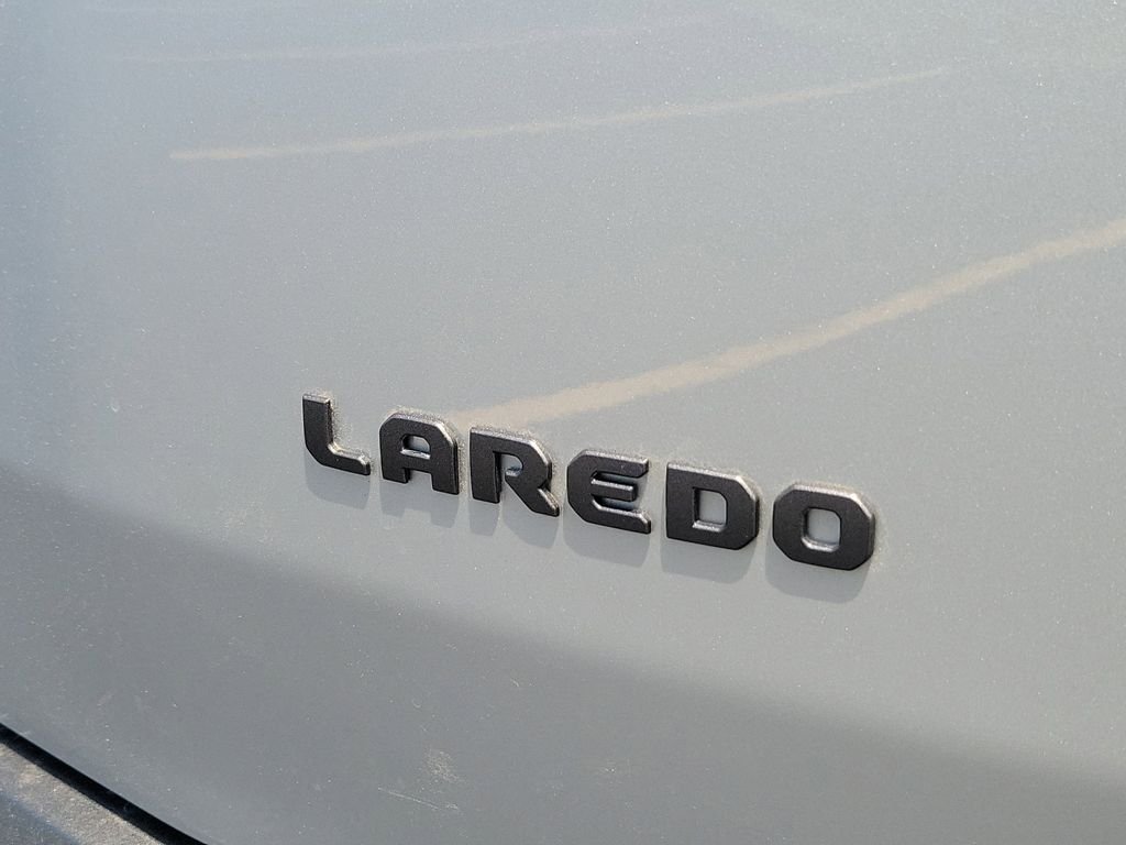 New 2026 Silver Zynith Clear-Coat Exterior Paint Jeep Laredo image 8