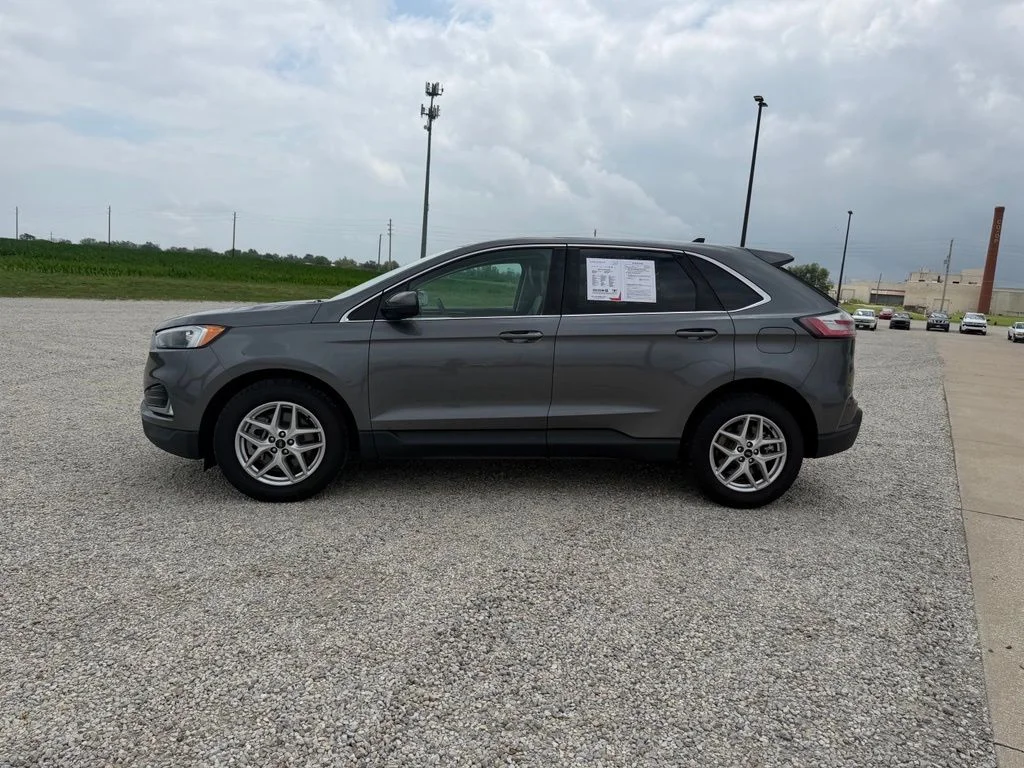 Used 2024 Gray Ford SEL image 7