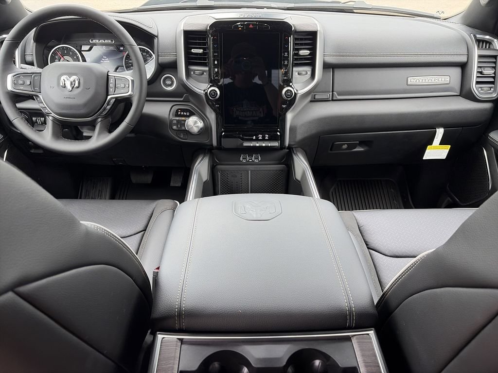 New 2026 Diamond Black Crystal Pearl-Coat Exterior Paint Ram Laramie image 13