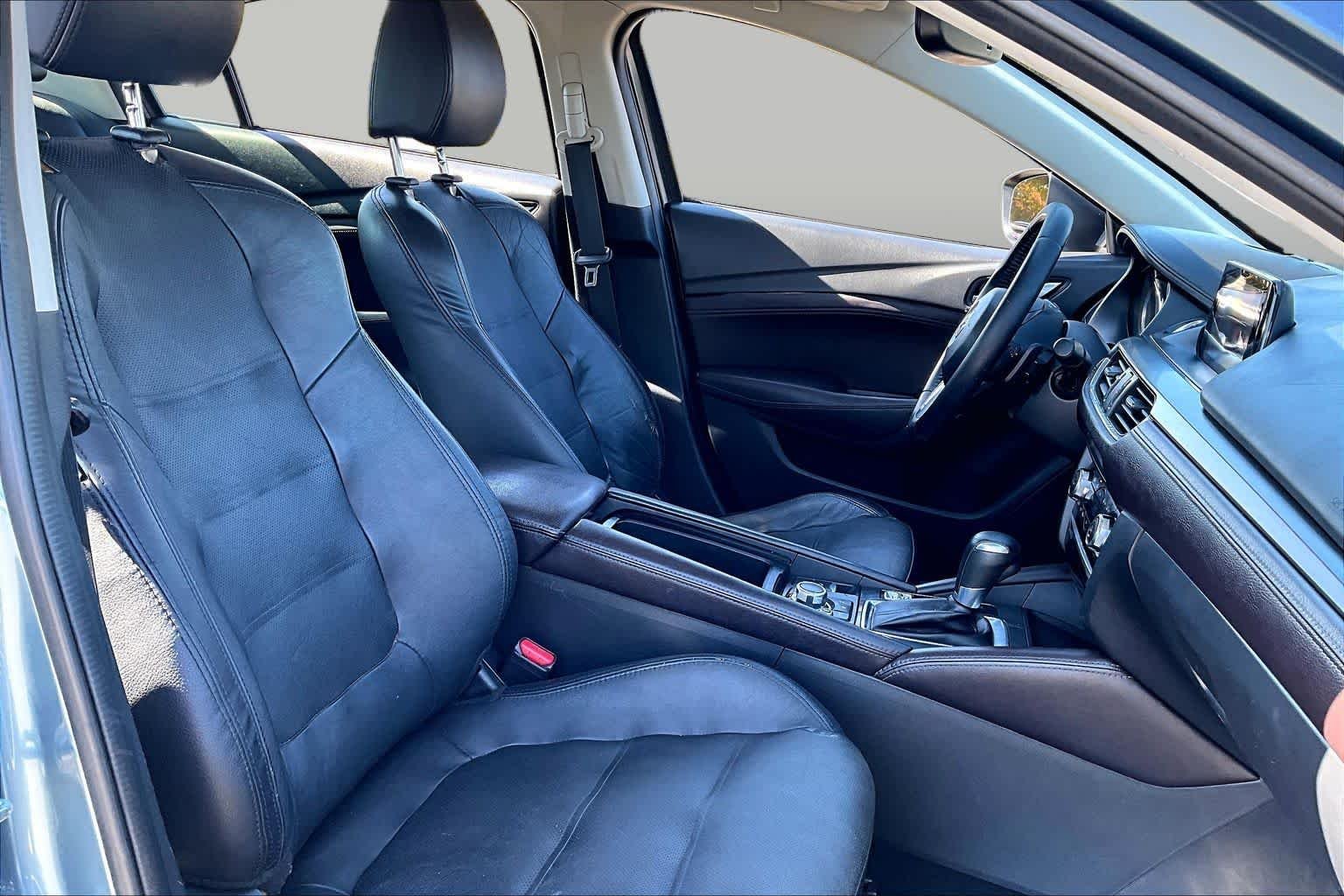 Used 2016 Blue Reflex Mica Mazda i Grand Touring image 8