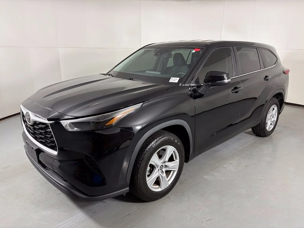 Used 2023 Black Toyota L image 4