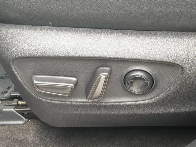 Certified Used 2024  Toyota Platinum image 23