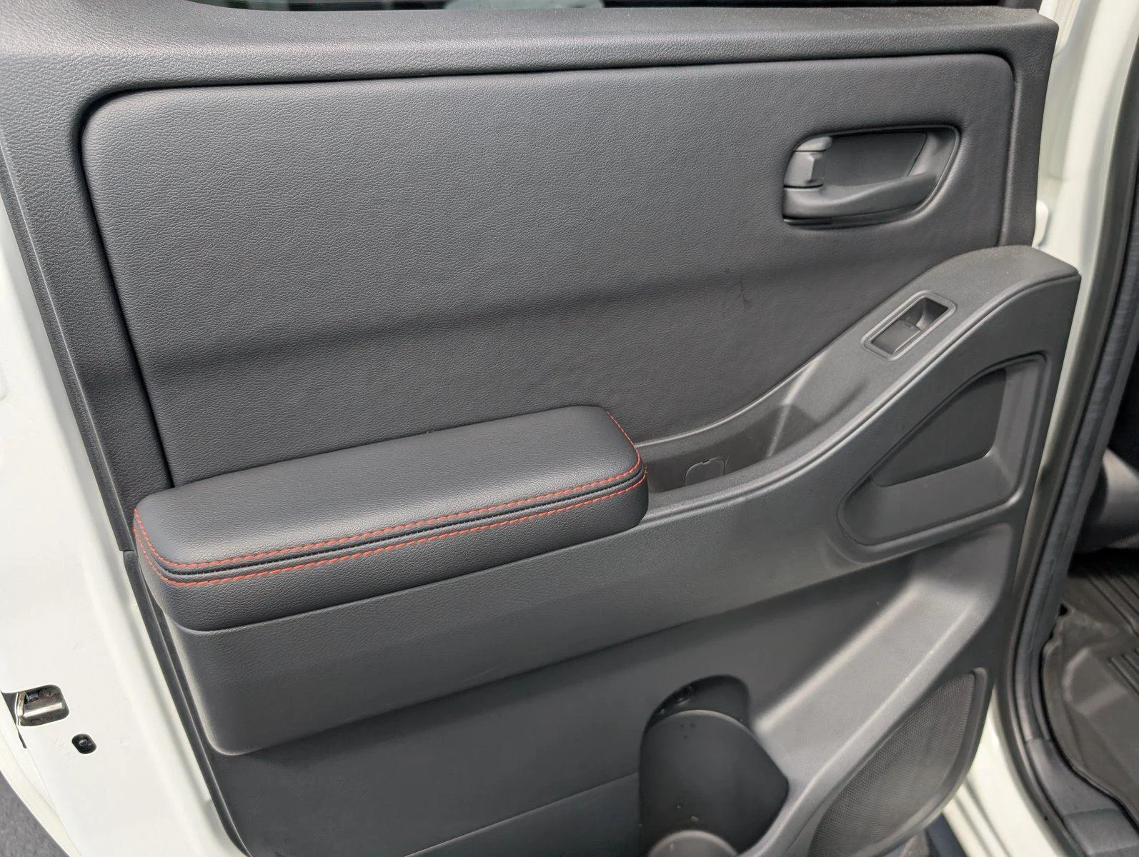 Used 2026 Glacier White Nissan PRO-X image 34