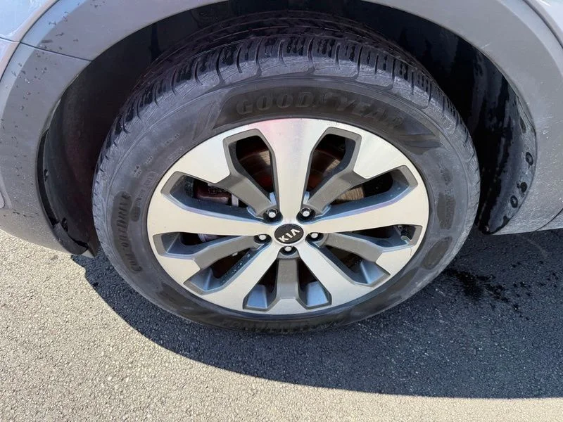 Used 2020 Silver Kia S image 15