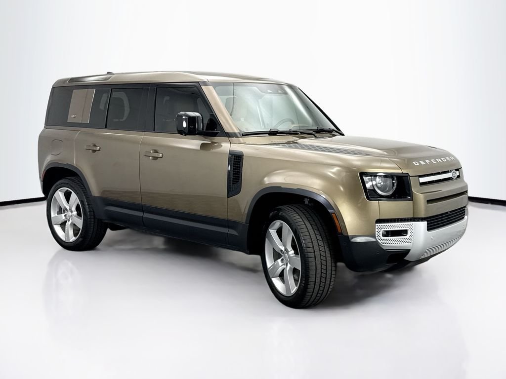 Certified Used 2024 Gondwana Stone Metallic Land Rover SE image 3