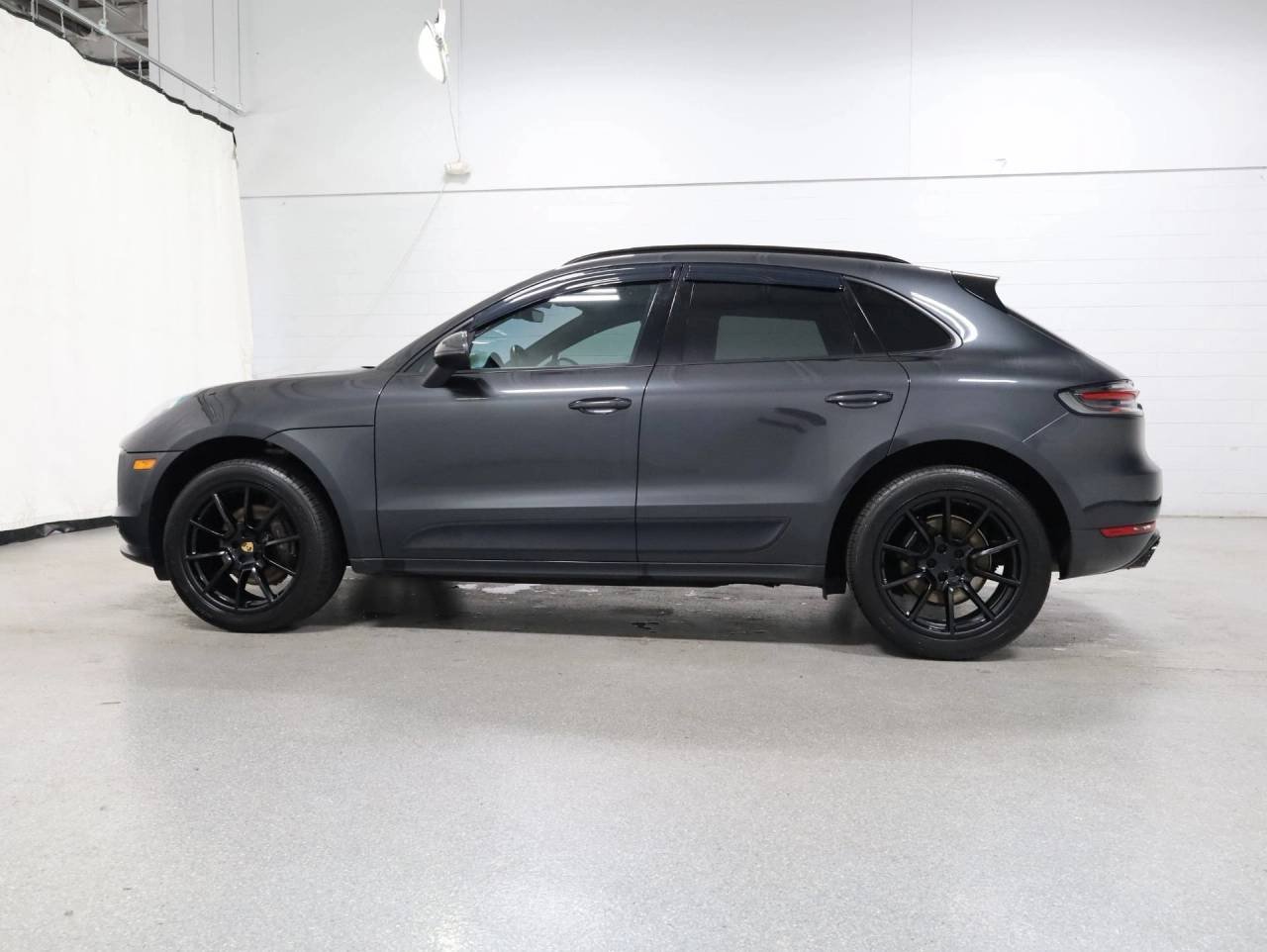 Used 2020 Vulcano Gray Metallic Porsche Macan image 2