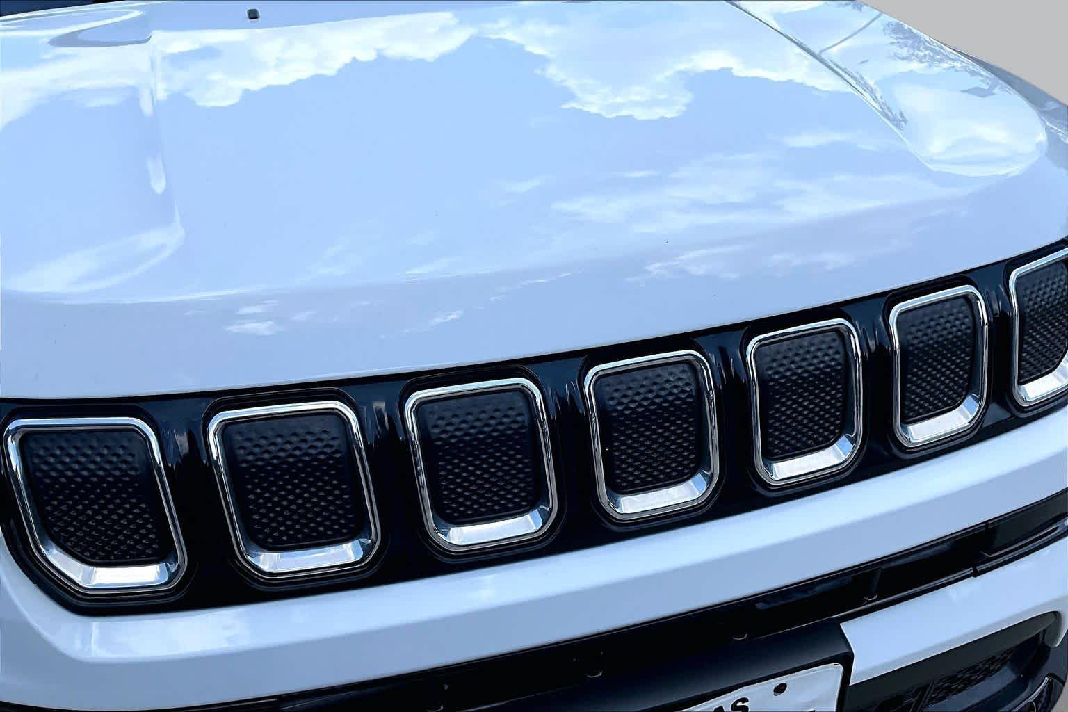 Used 2022 Bright White Clearcoat Jeep Limited image 28
