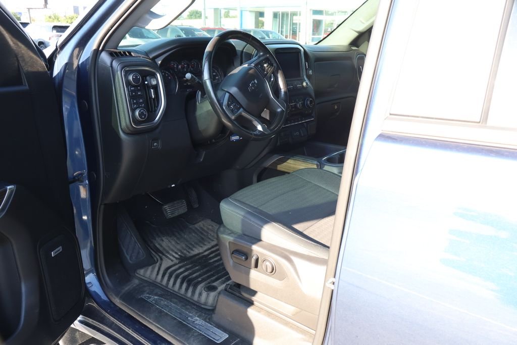 Used 2019 NORTHSKY BLUE METALLIC Chevrolet RST image 11
