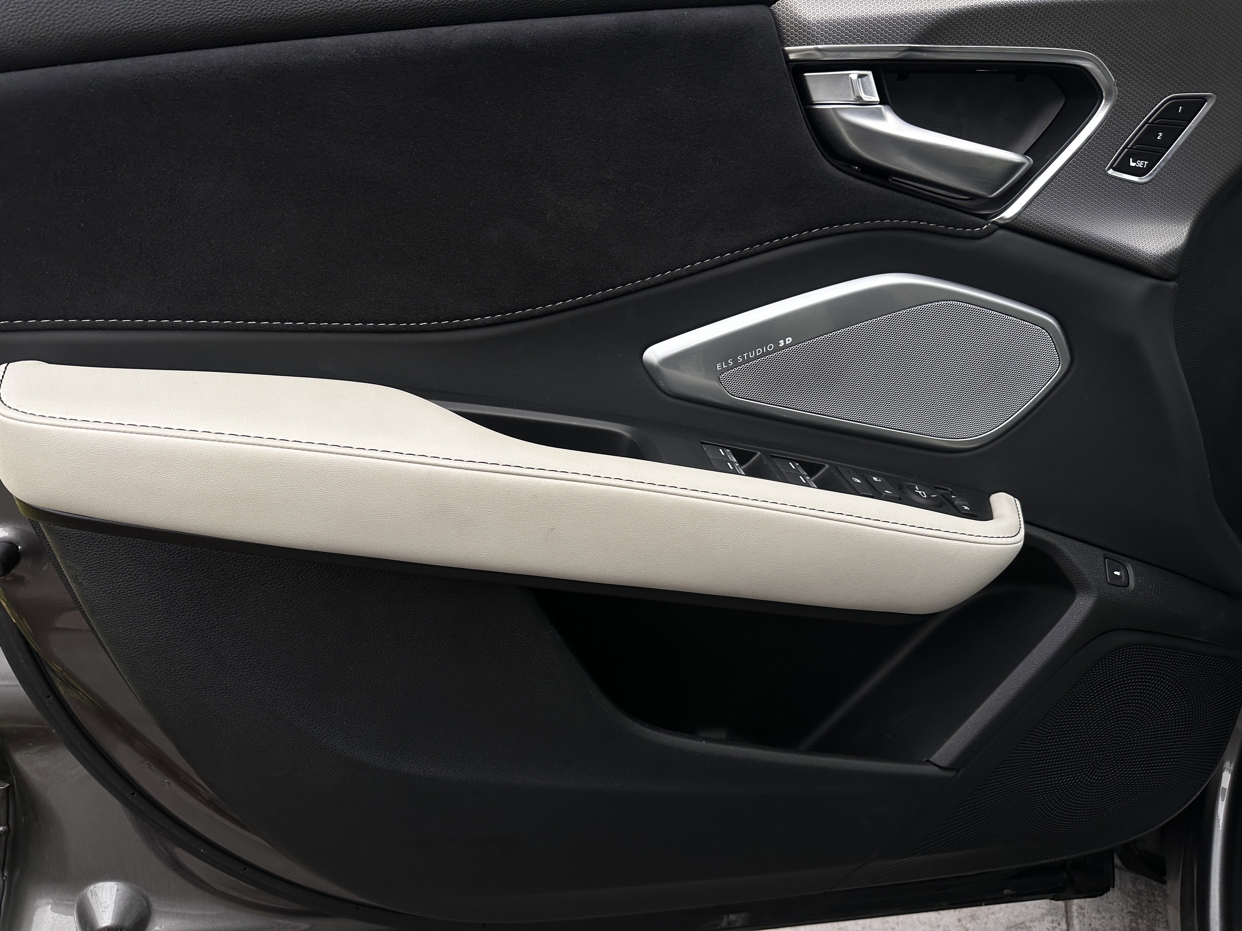 Used 2025 Liquid Carbon Metallic Acura SH-AWD TECH image 21