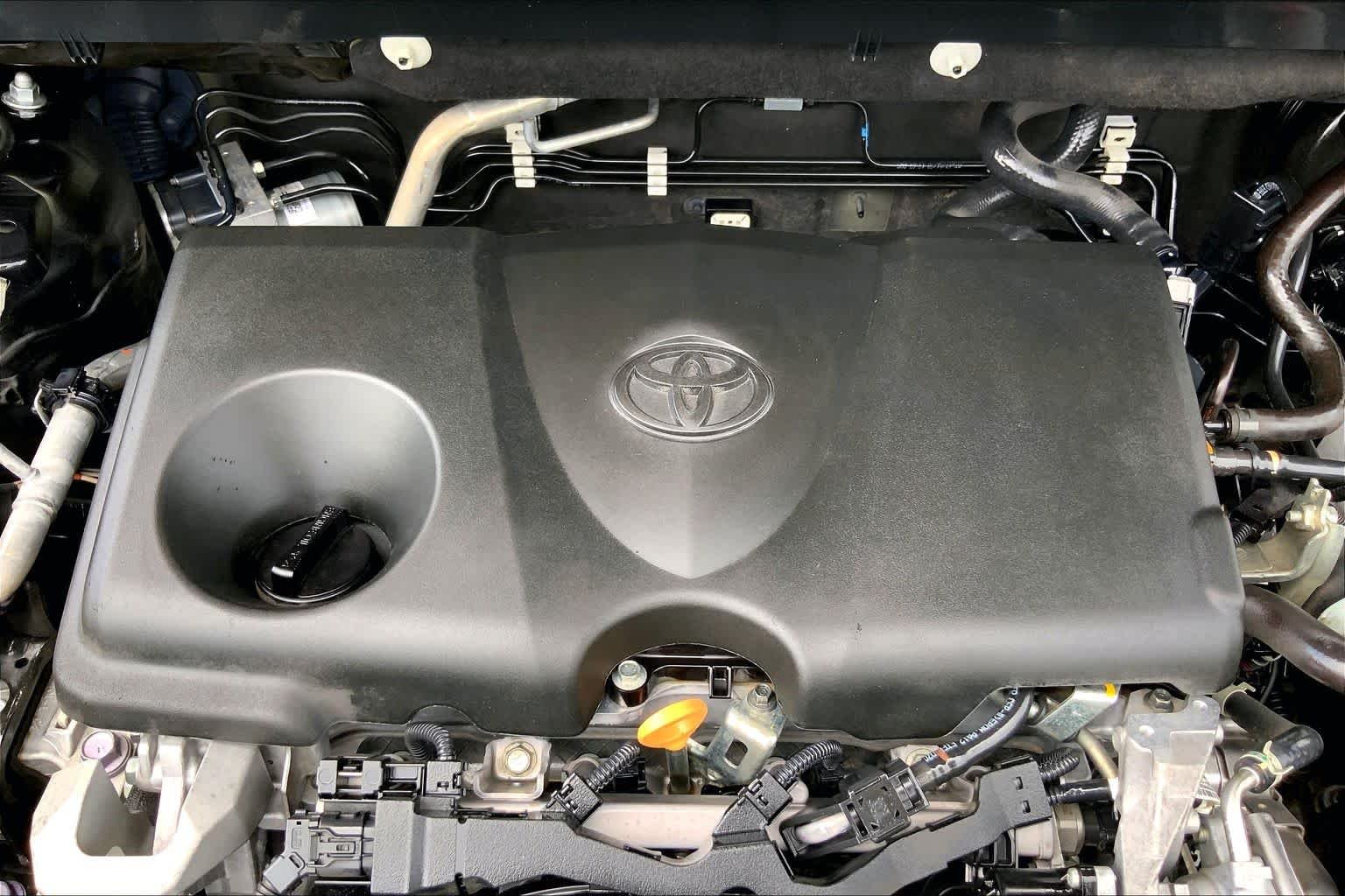 Used 2021 Midnight Black Metallic Toyota XLE Premium image 32