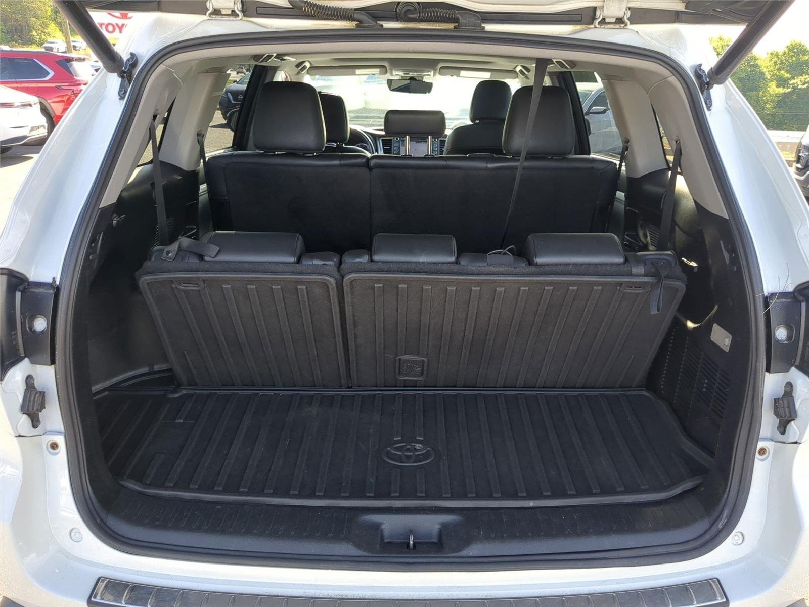 Used 2019  TOYOTA  image 37