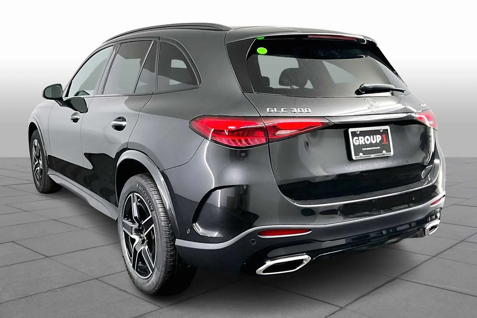 Used 2026 Graphite Grey Metallic Mercedes-Benz GLC 300 image 4