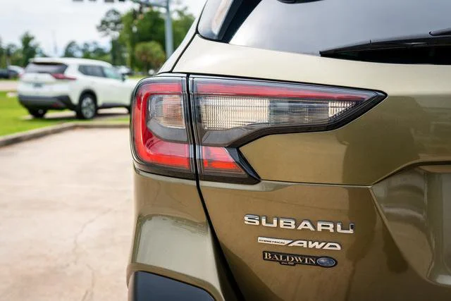 Used 2020 Autumn Green Metallic Subaru Touring image 16