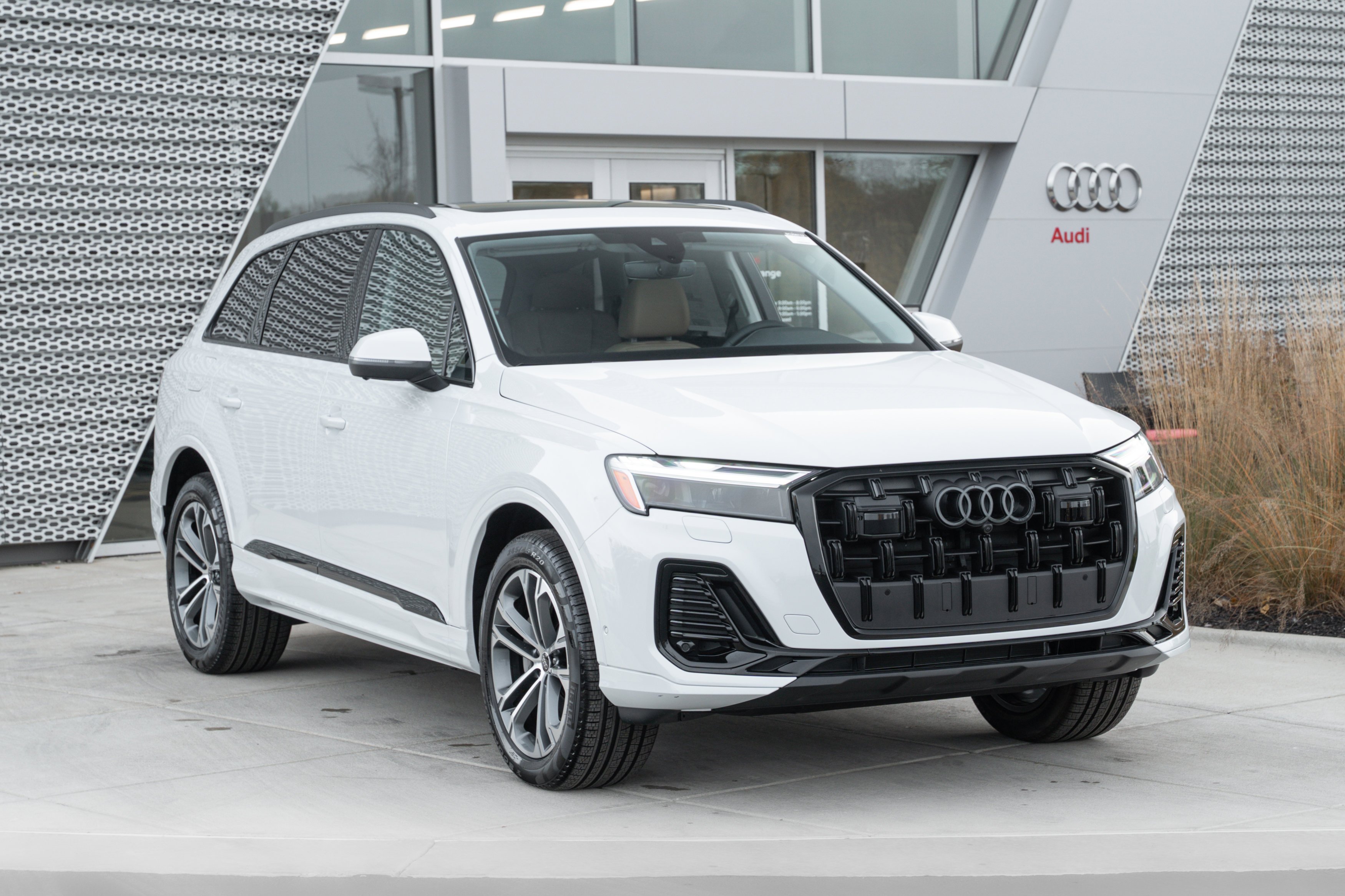 2025 Audi Q7 Premium Plus - Photo 2