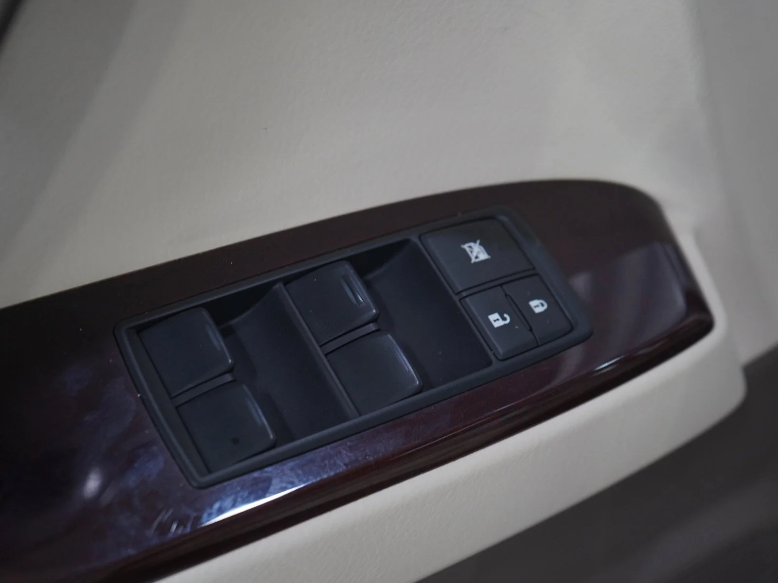 Used 2014 Starfire Pearl Lexus 4WD 4dr image 21