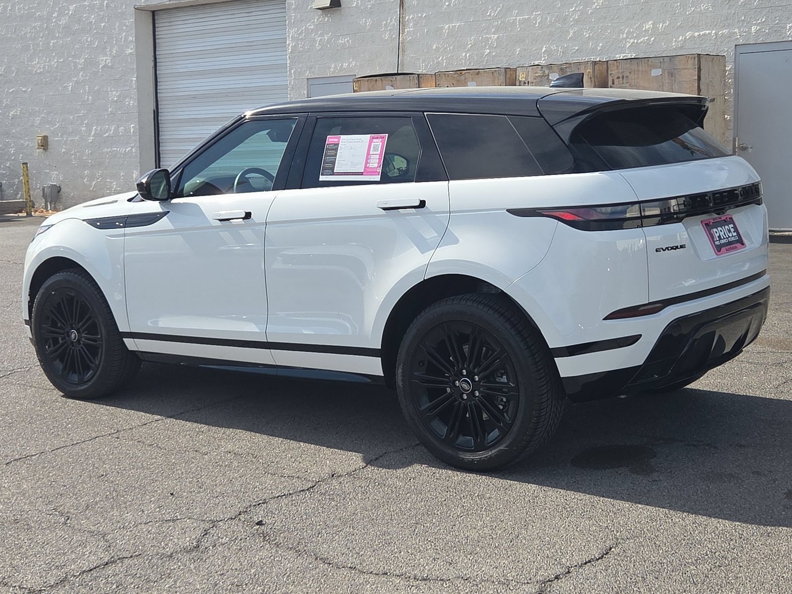 Used 2024 Fuji White Land Rover Dynamic SE image 8