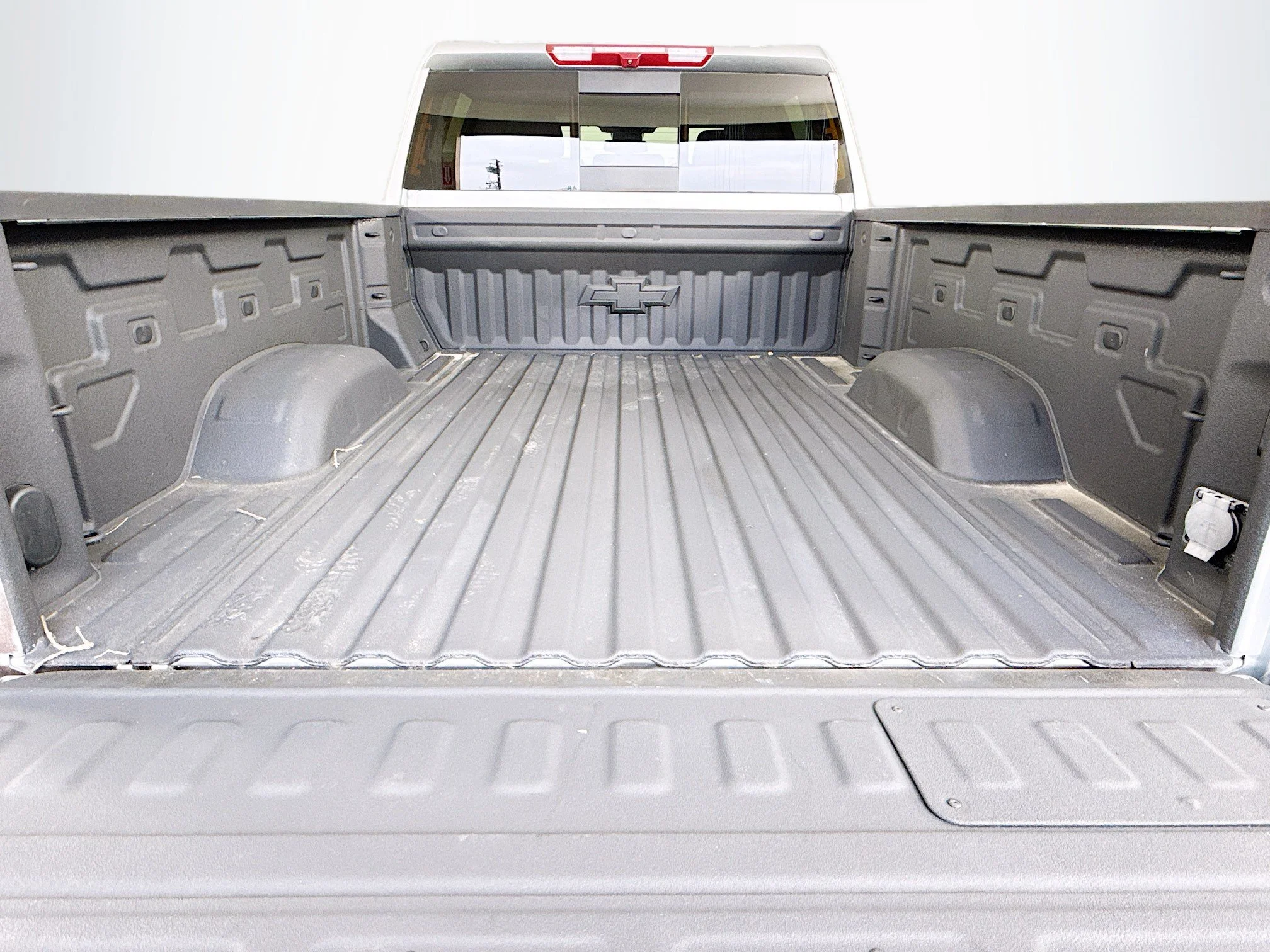 Used 2025 Sterling Gray Metallic Chevrolet LT image 26