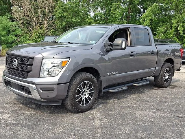 Used 2022 Gray Nissan SV image 6