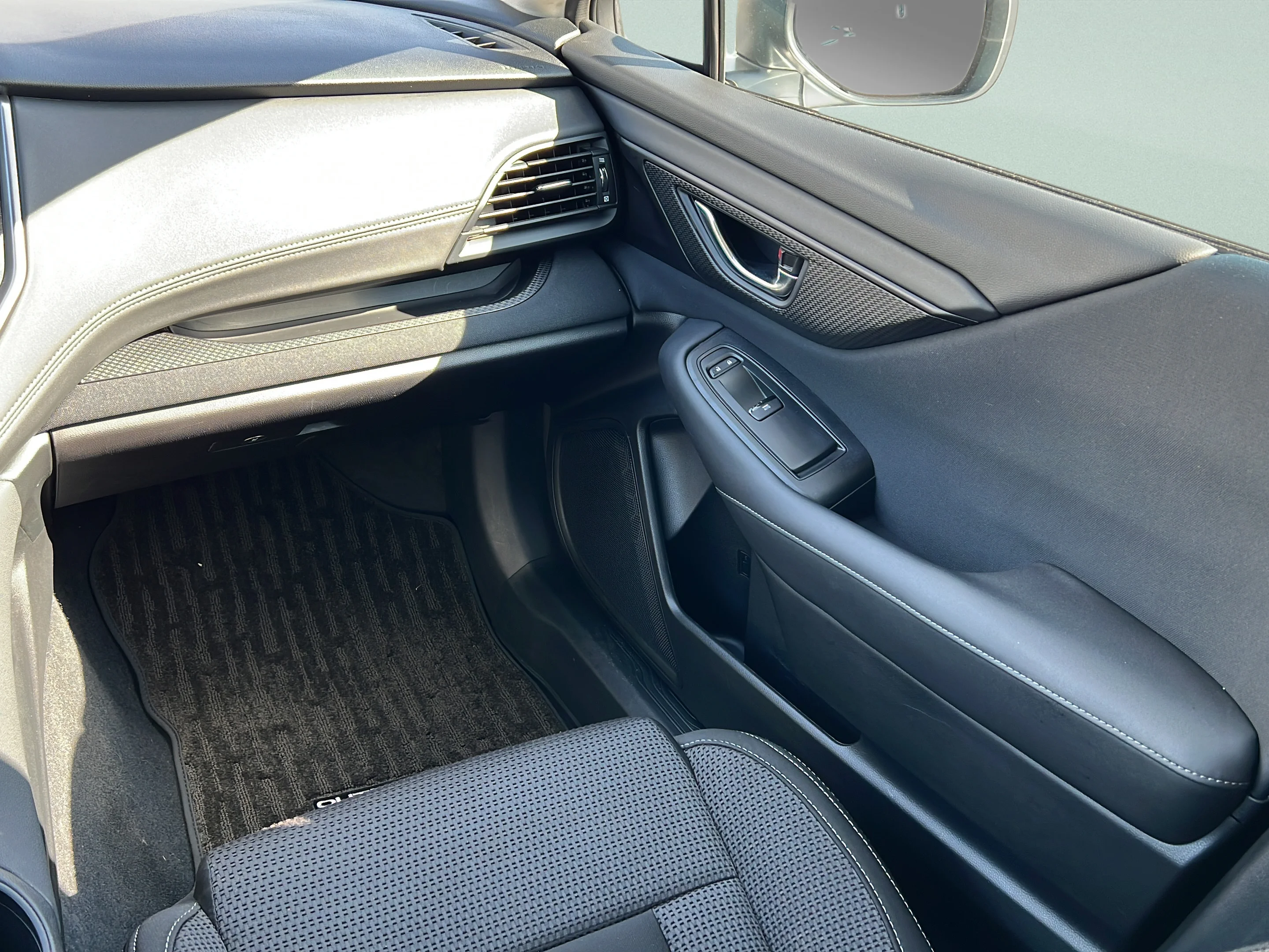 Used 2025 Ice Silver Metallic Subaru Premium image 13