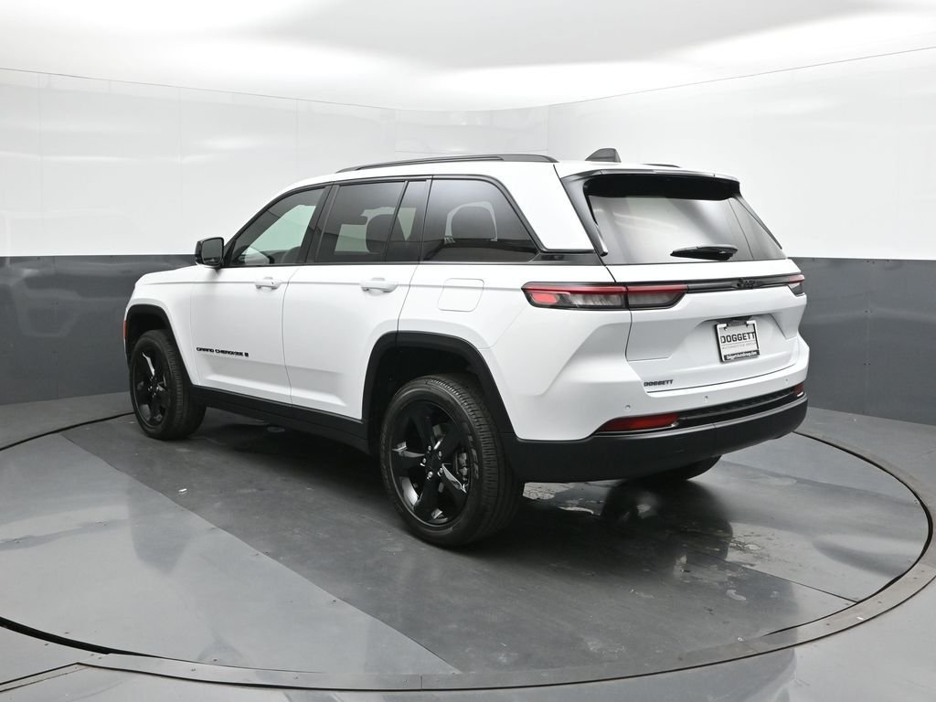 New 2025 Bright White Clear-Coat Exterior Paint Jeep Altitude X image 5