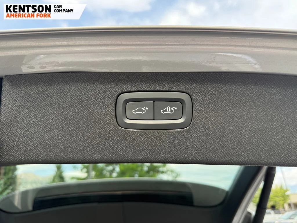 Used 2025 Gray Volvo B6 Plus 7-Seater image 33