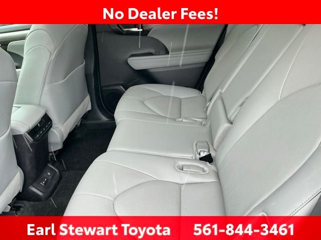 Used 2024  Toyota Limited image 20