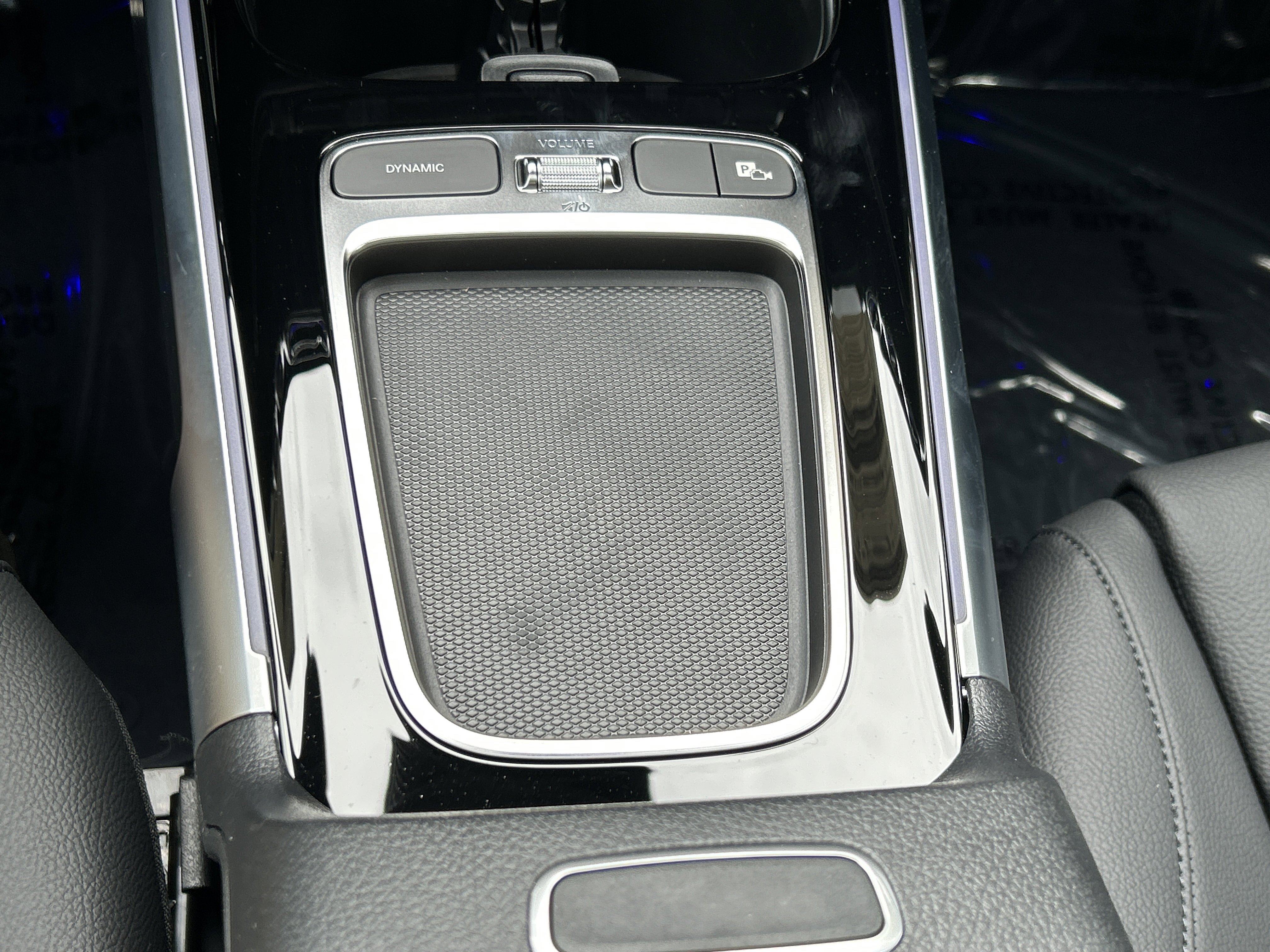 New 2026 Polar White Mercedes-Benz GLB 250 4MATIC® SUV image 7
