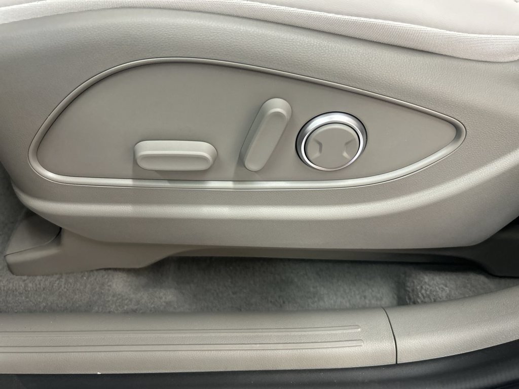New 2026 Abyss Black Hyundai SEL 8P image 13
