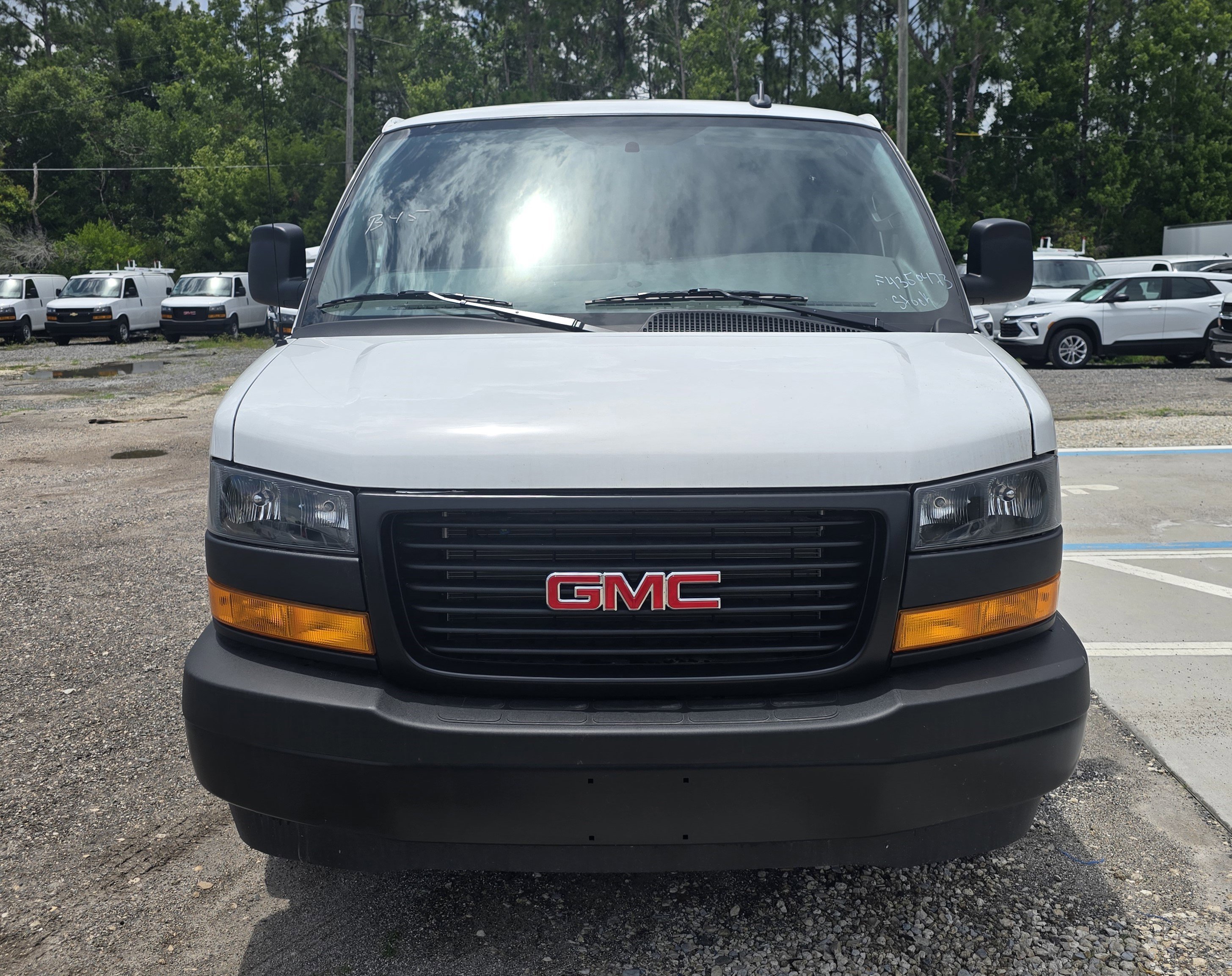 2025 GMC Savana Cargo Work Van - Photo 12