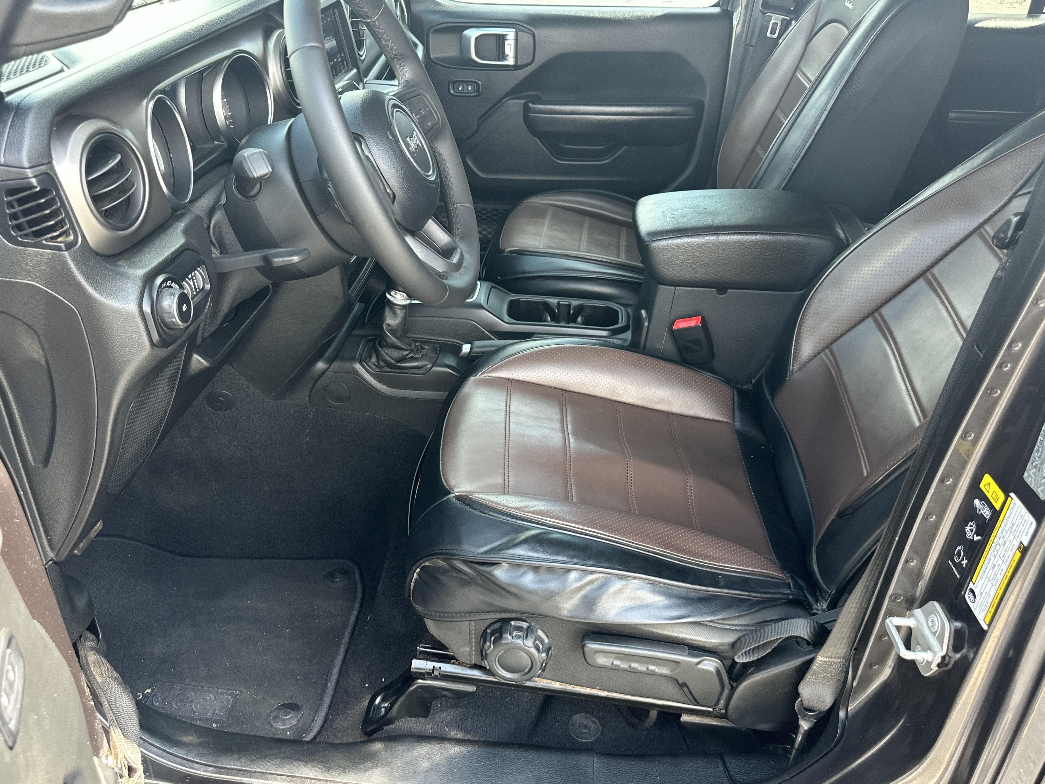 Used 2020 Granite Crystal Metallic Clearcoat Jeep Sport S image 10