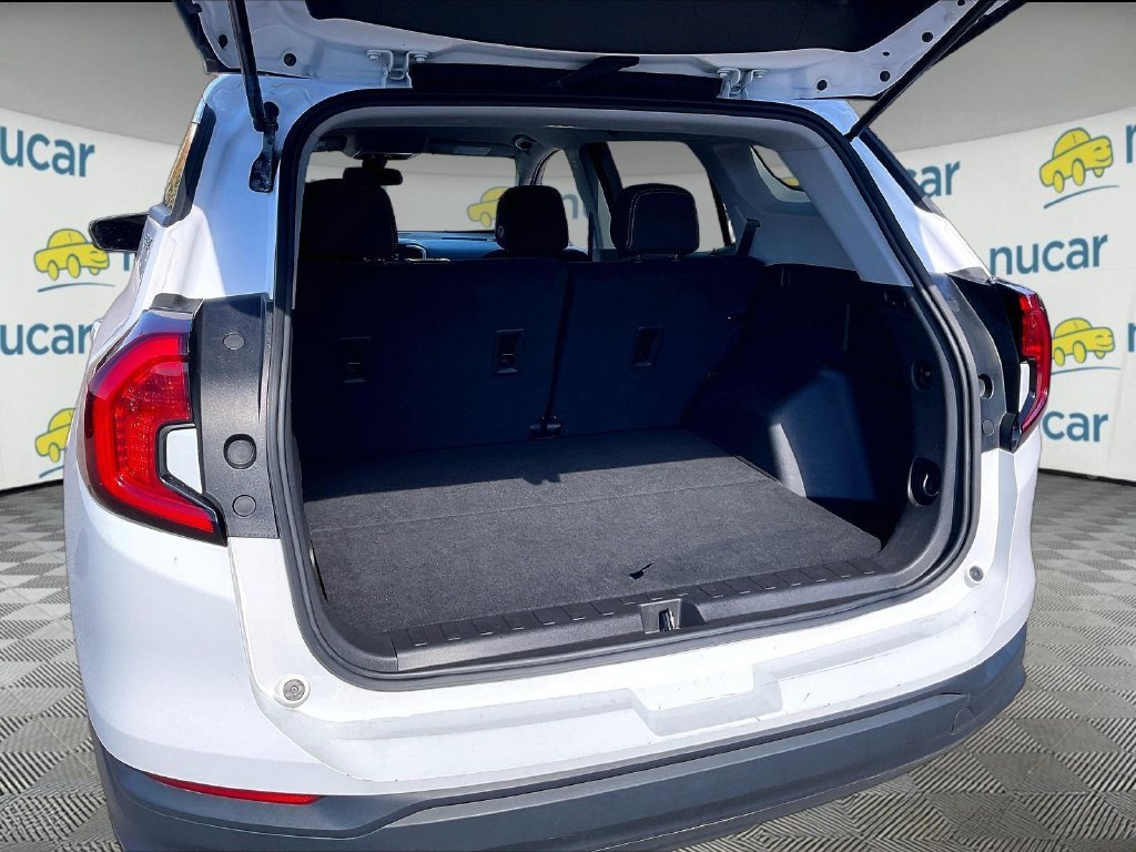 Used 2024 Summit White GMC SLE image 34