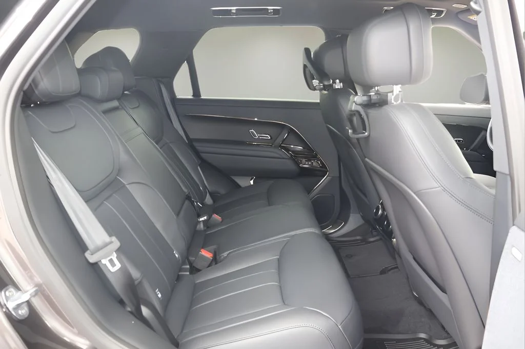 New 2026 Charente Grey Land Rover Dynamic SE image 16