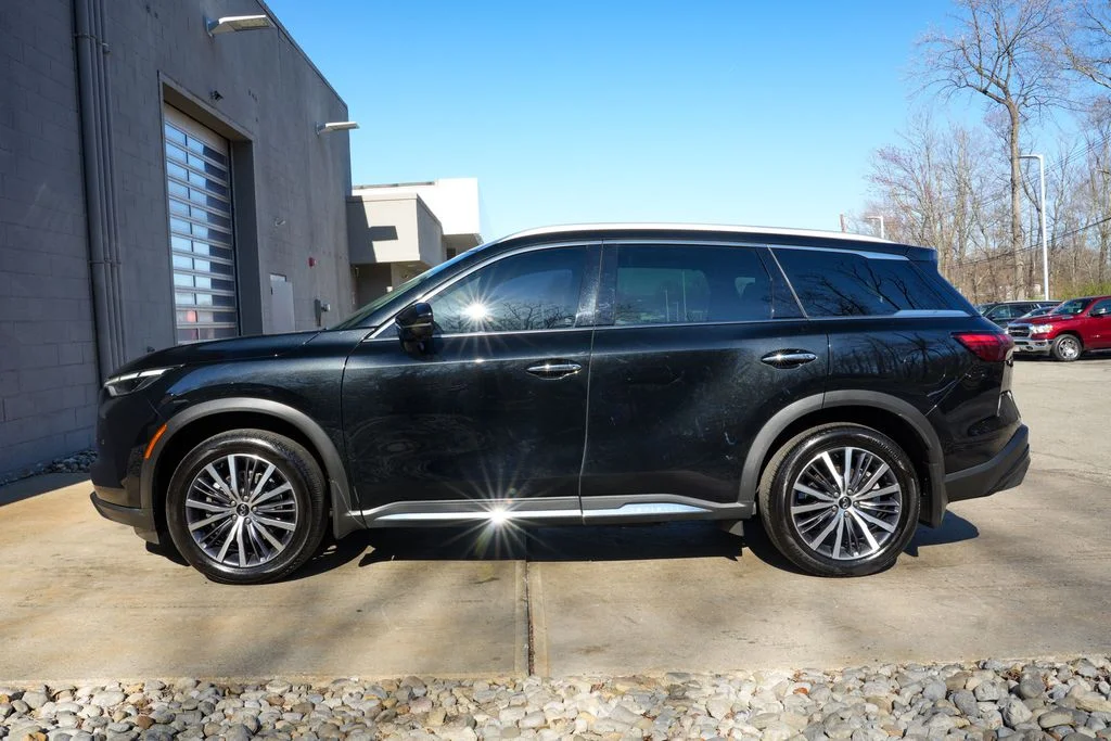 Used 2023 Black INFINITI Sensory image 4