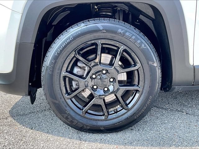 Used 2020 Alpine White Clea Jeep Altitude image 7