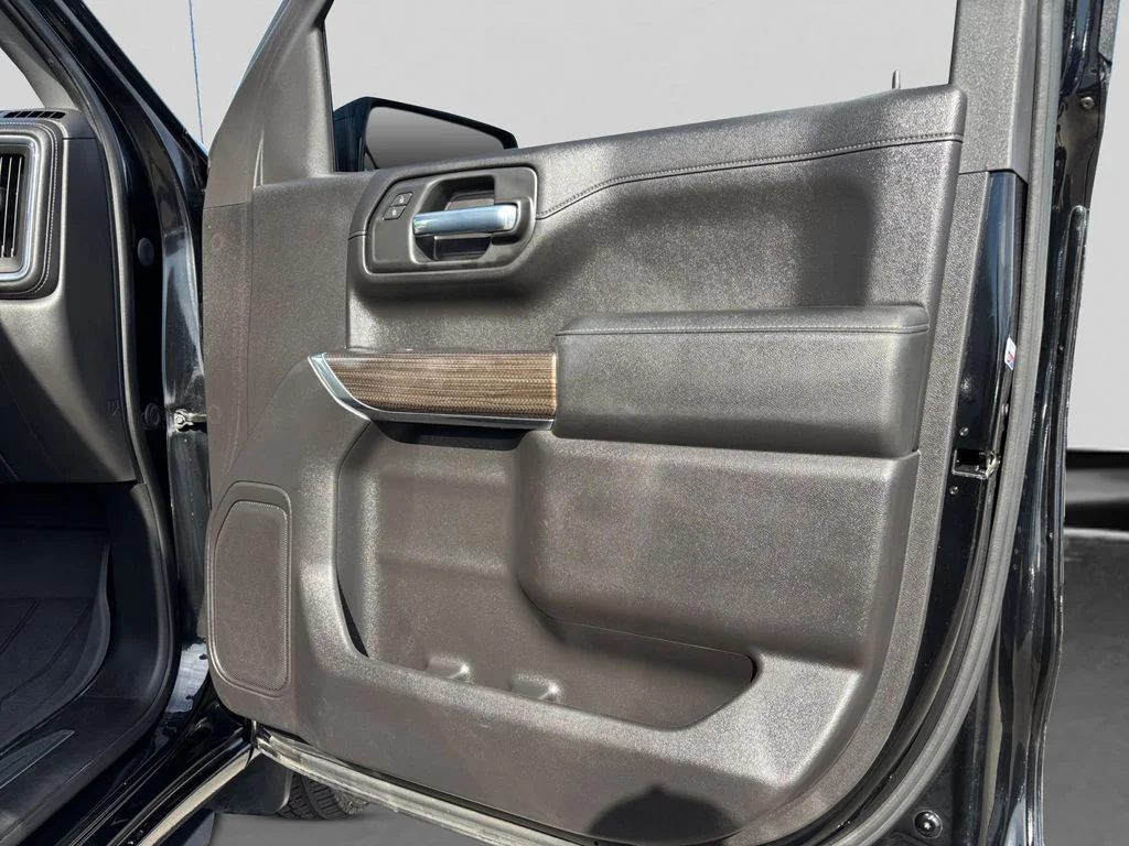 Used 2020 Black Chevrolet RST image 44