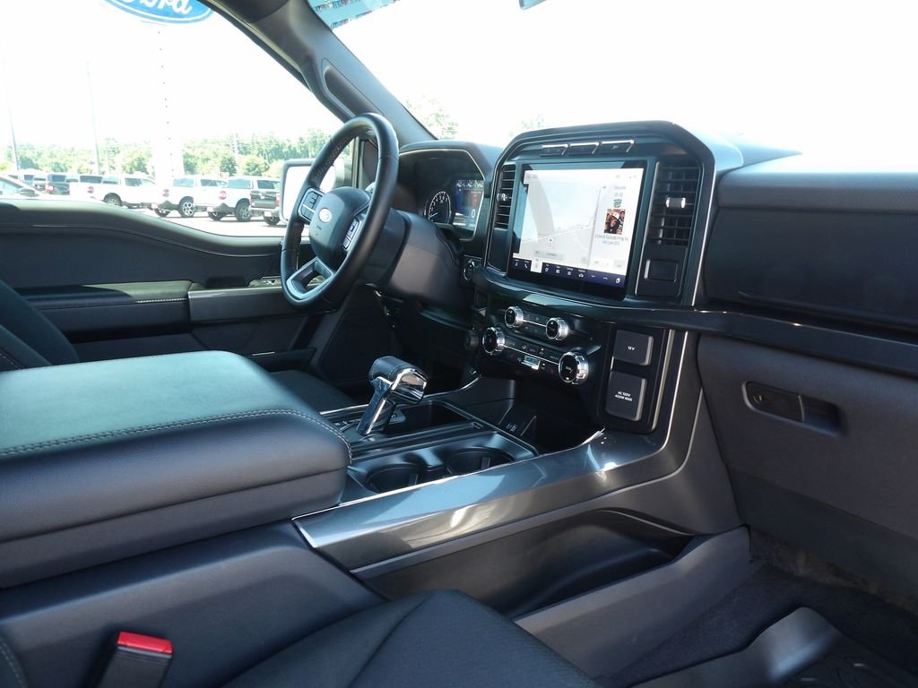 Used 2023 Oxford White Ford XLT image 31